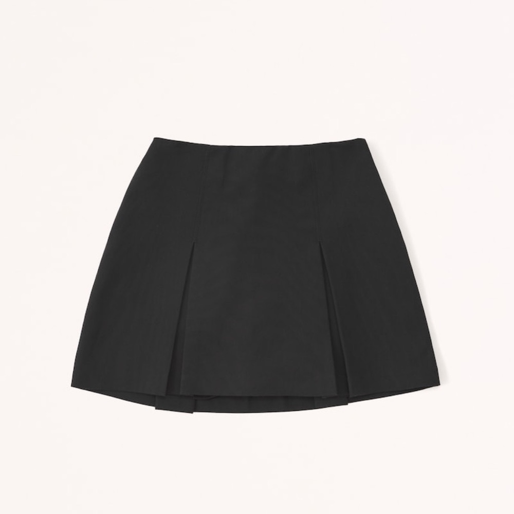 NWT. Abercrombie & Fitch Black Pleated Menswear Mini Skort.